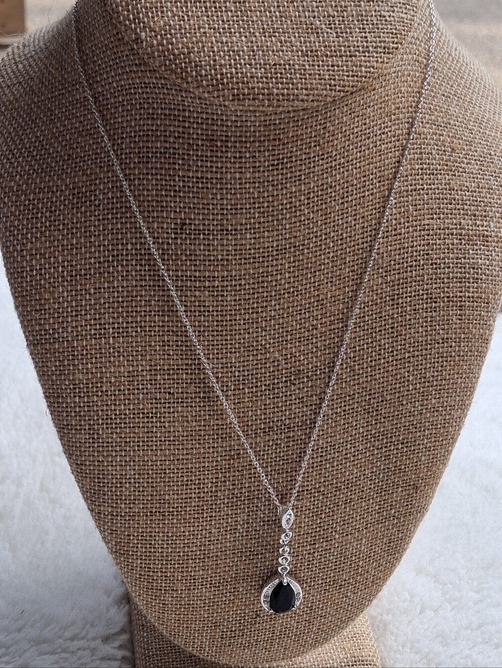 Elegant Black Teardrop Pendant Necklace - Women Jewelry